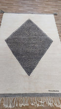 Load image into Gallery viewer, MOROCCAN RUG - BENI MRIRT