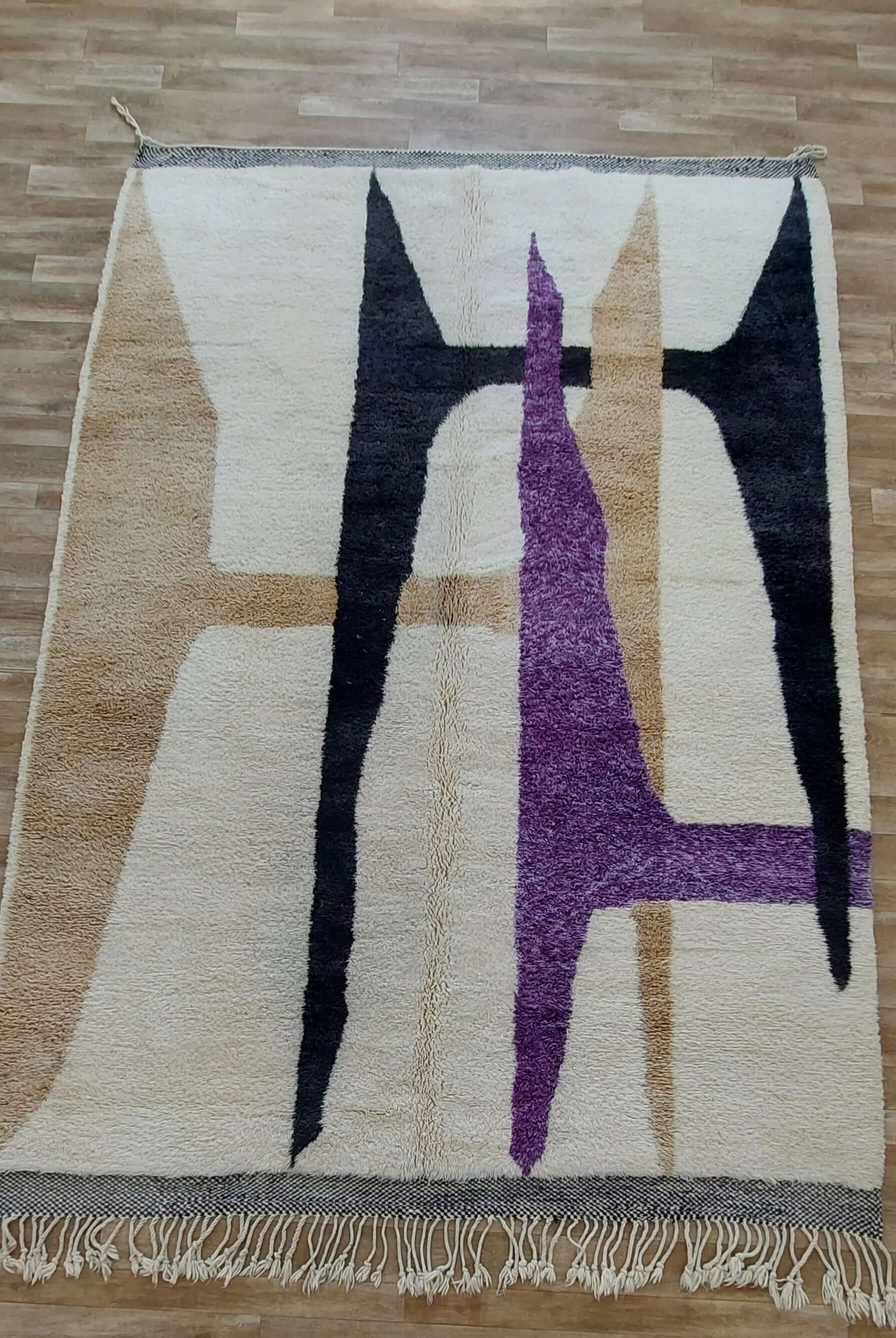 Moroccan beni mrirt rug