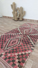Load image into Gallery viewer, VINTAGE MOROCCAN RUG - SMALL