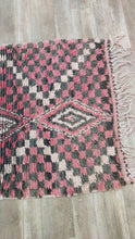 Load image into Gallery viewer, VINTAGE MOROCCAN RUG - SMALL