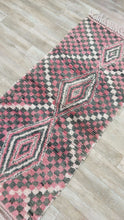 Load image into Gallery viewer, VINTAGE MOROCCAN RUG - SMALL