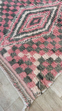 Load image into Gallery viewer, VINTAGE MOROCCAN RUG - SMALL