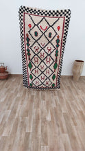Load image into Gallery viewer, VINTAGE MOROCCAN RUG - SMALL