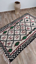Load image into Gallery viewer, VINTAGE MOROCCAN RUG - SMALL