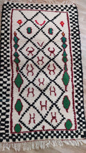 Load image into Gallery viewer, VINTAGE MOROCCAN RUG - SMALL
