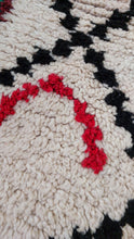 Load image into Gallery viewer, VINTAGE MOROCCAN RUG - SMALL
