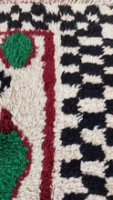 Load image into Gallery viewer, VINTAGE MOROCCAN RUG - SMALL