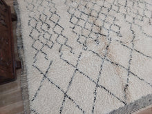 Load image into Gallery viewer, BENI OURAIN RUG - MOROCCO
