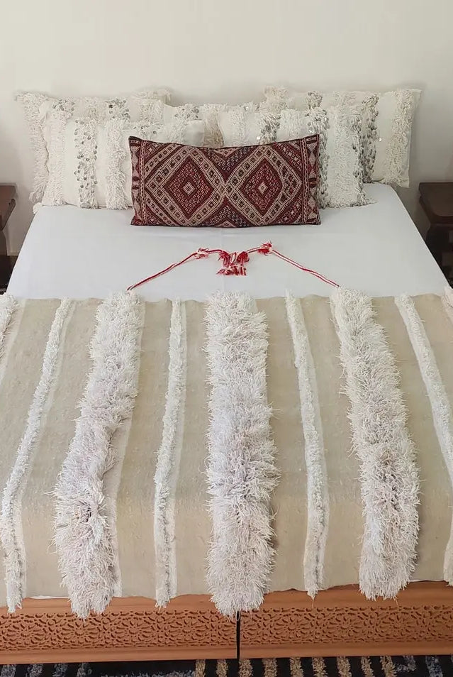 Vintage Moroccan Berber Handira: Handmade Ivory Wool Wedding Blanket - Authentic Tribal Textile MoroccanBazzArts