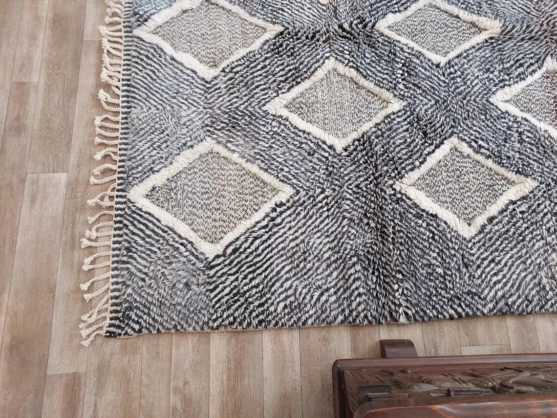 Luxurious Handmade Moroccan Beni Mrirt Rug - Modern Gray Plush Pile Area Carpet For Living Room (6x7.6 Ft) MoroccanBazzArts