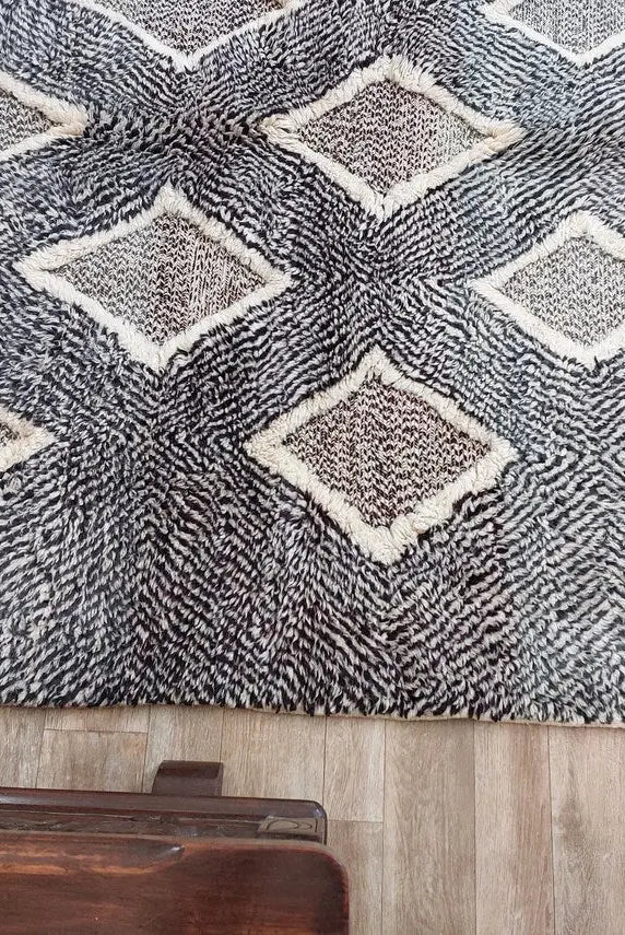 Luxurious Handmade Moroccan Beni Mrirt Rug - Modern Gray Plush Pile Area Carpet For Living Room (6x7.6 Ft) MoroccanBazzArts