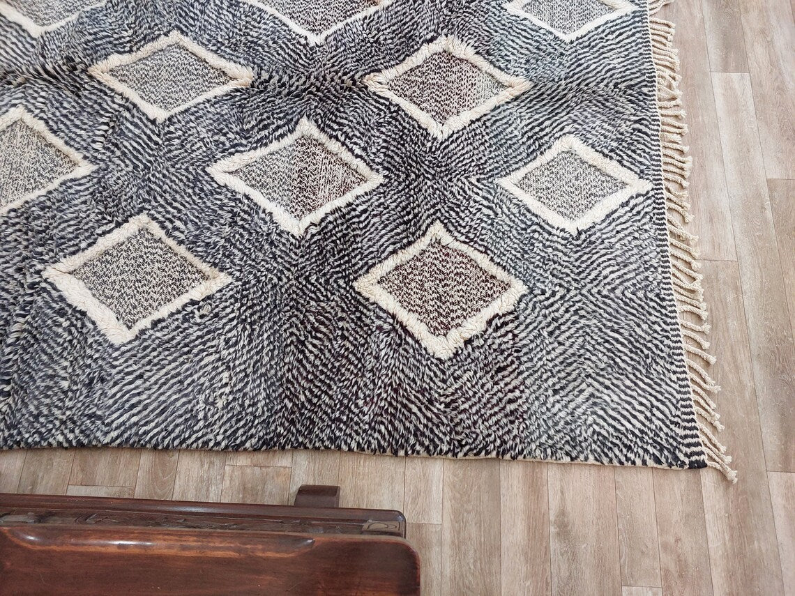 Luxurious Handmade Moroccan Beni Mrirt Rug - Modern Gray Plush Pile Area Carpet For Living Room (6x7.6 Ft) MoroccanBazzArts
