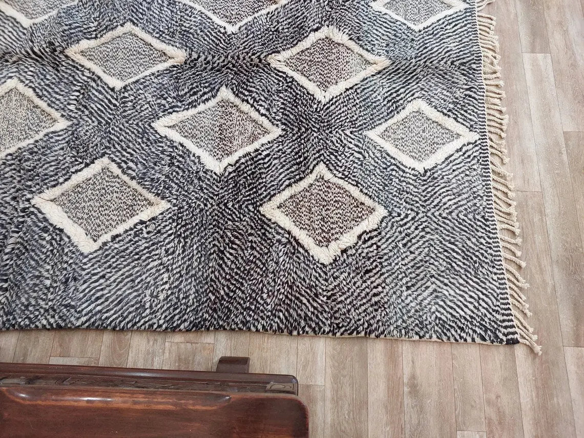 Luxurious Handmade Moroccan Beni Mrirt Rug - Modern Gray Plush Pile Area Carpet For Living Room (6x7.6 Ft) MoroccanBazzArts