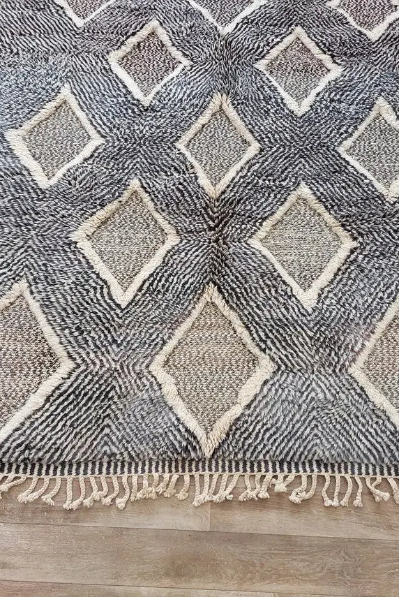 Luxurious Handmade Moroccan Beni Mrirt Rug - Modern Gray Plush Pile Area Carpet For Living Room (6x7.6 Ft) MoroccanBazzArts