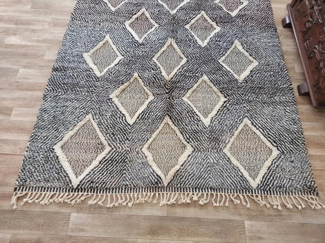 Luxurious Handmade Moroccan Beni Mrirt Rug - Modern Gray Plush Pile Area Carpet For Living Room (6x7.6 Ft) MoroccanBazzArts