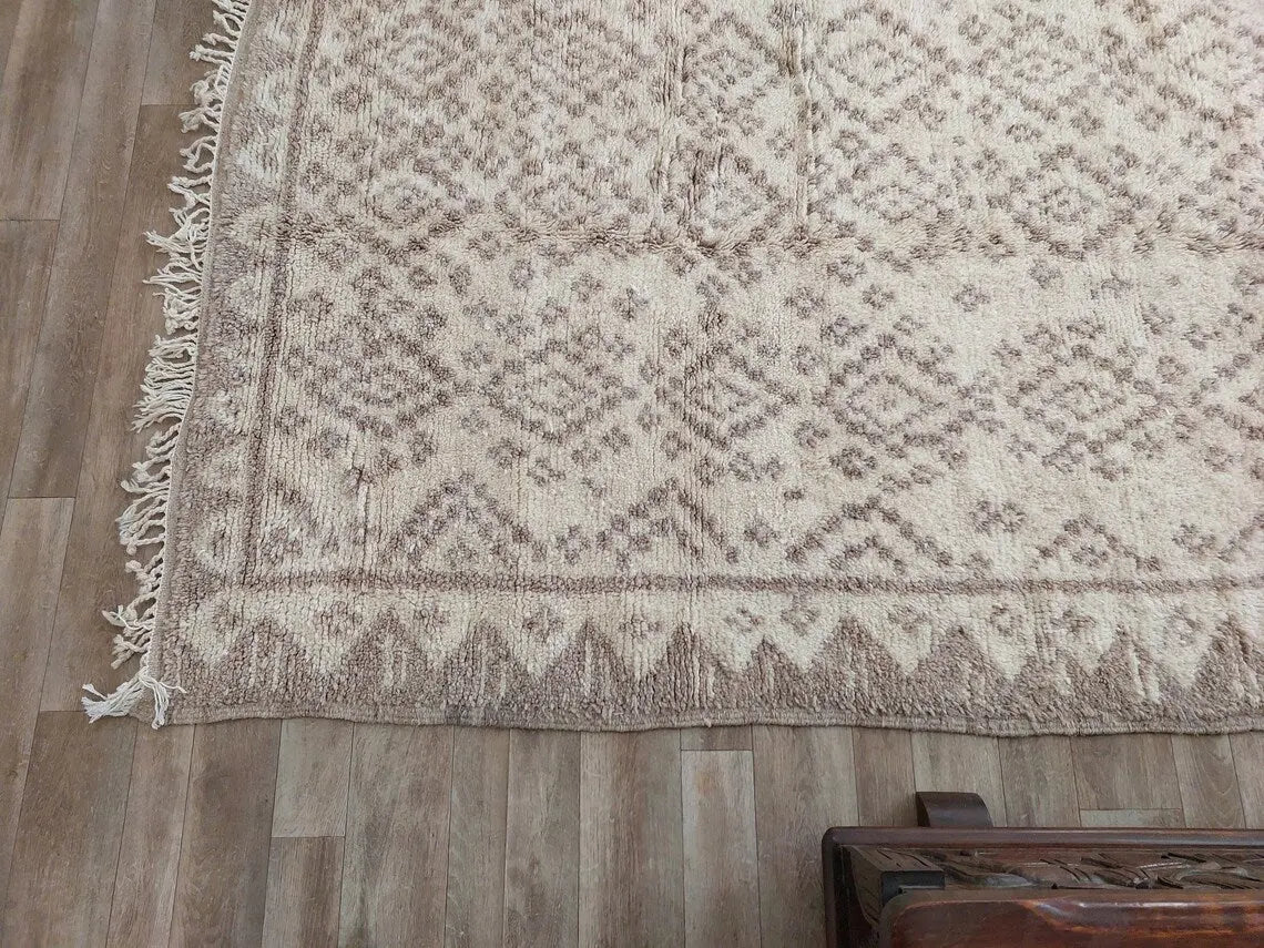 Authentic Taznakht Moroccan Rug: Handmade Gray & Ivory Berber Wool Carpet (4.11 X 8.2 Ft) MoroccanBazzArts