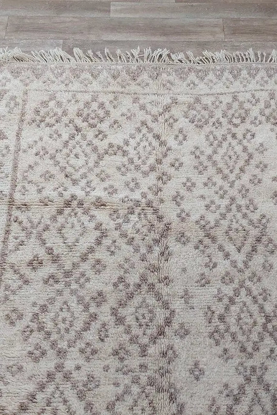 Authentic Taznakht Moroccan Rug: Handmade Gray & Ivory Berber Wool Carpet (4.11 X 8.2 Ft) MoroccanBazzArts