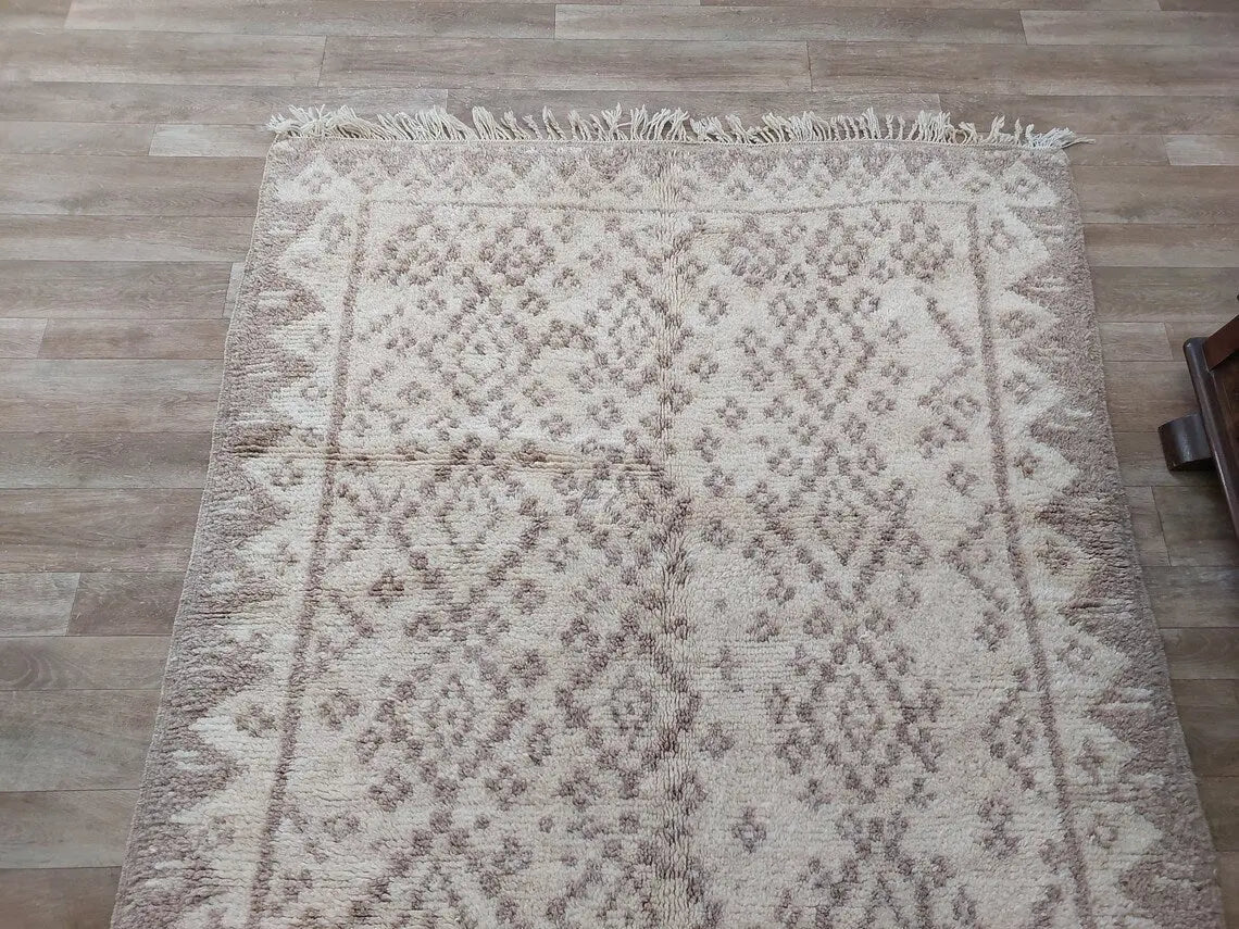 Authentic Taznakht Moroccan Rug: Handmade Gray & Ivory Berber Wool Carpet (4.11 X 8.2 Ft) MoroccanBazzArts