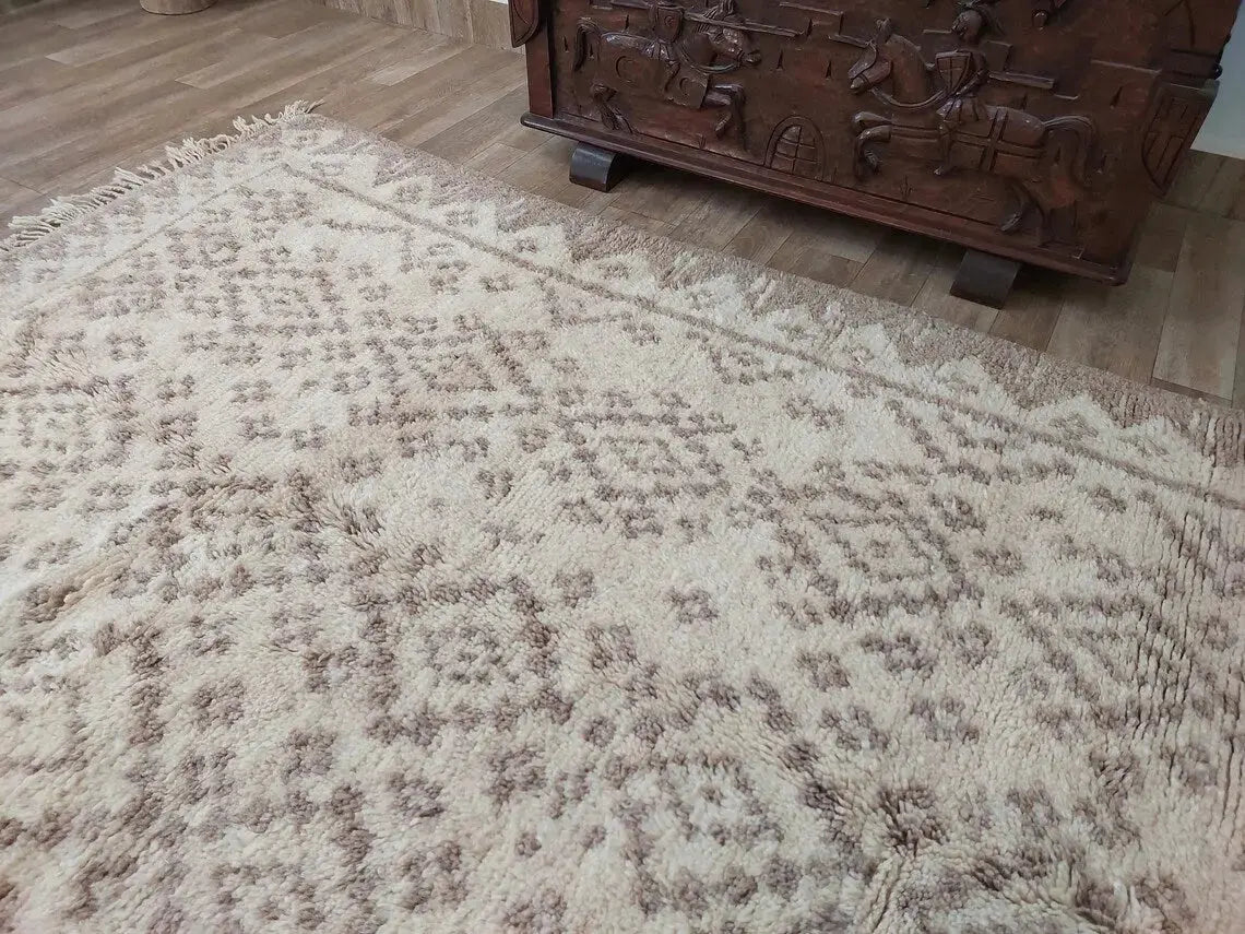 Authentic Taznakht Moroccan Rug: Handmade Gray & Ivory Berber Wool Carpet (4.11 X 8.2 Ft) MoroccanBazzArts