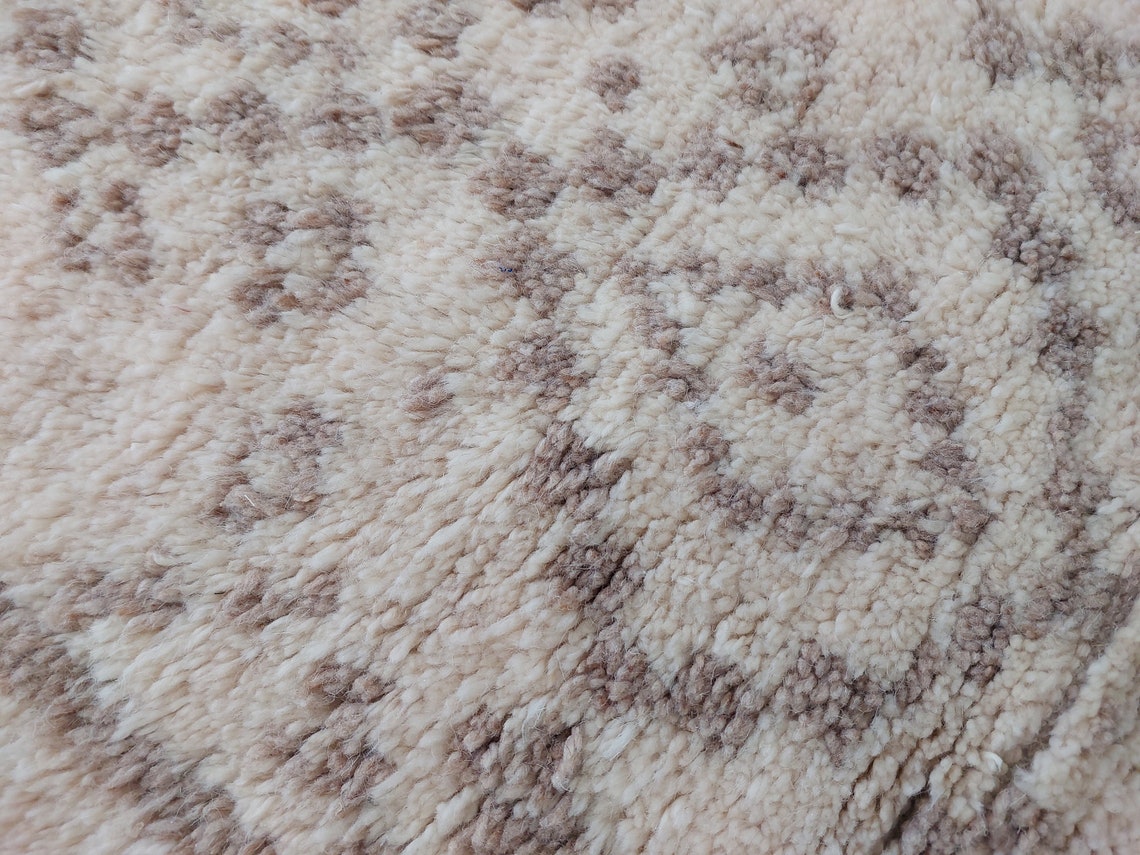 Authentic Taznakht Moroccan Rug: Handmade Gray & Ivory Berber Wool Carpet (4.11 X 8.2 Ft) MoroccanBazzArts