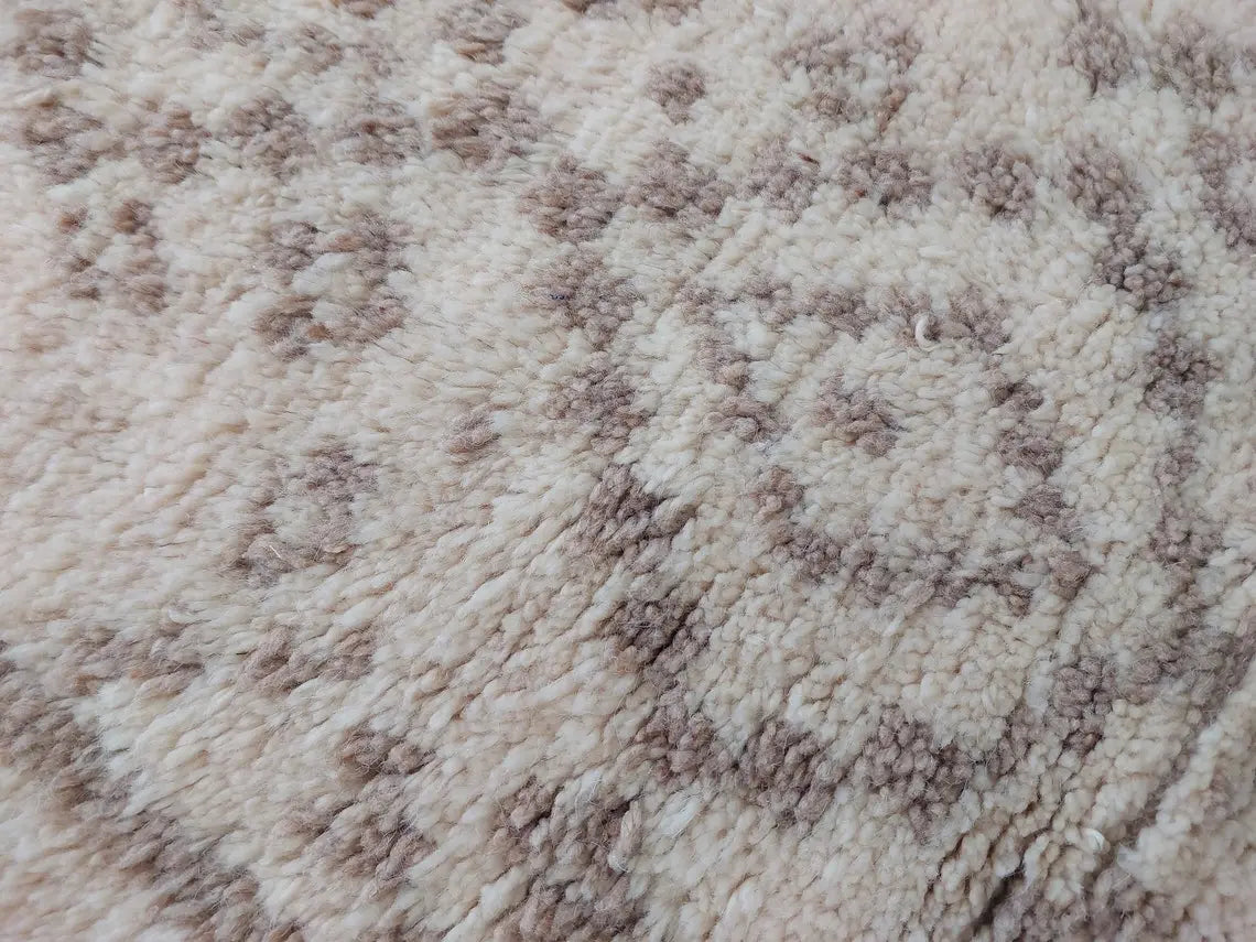 Authentic Taznakht Moroccan Rug: Handmade Gray & Ivory Berber Wool Carpet (4.11 X 8.2 Ft) MoroccanBazzArts