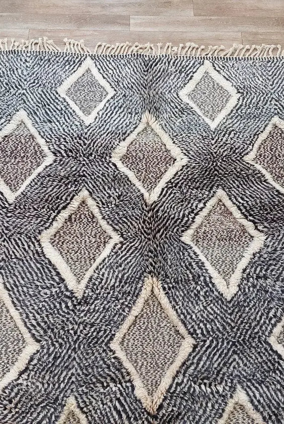 Luxurious Handmade Moroccan Beni Mrirt Rug - Modern Gray Plush Pile Area Carpet For Living Room (6x7.6 Ft) MoroccanBazzArts