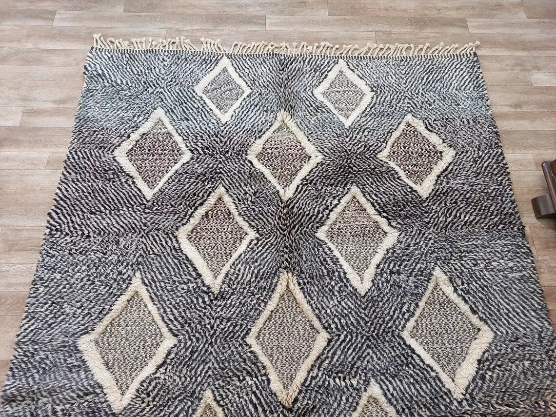 Luxurious Handmade Moroccan Beni Mrirt Rug - Modern Gray Plush Pile Area Carpet For Living Room (6x7.6 Ft) MoroccanBazzArts