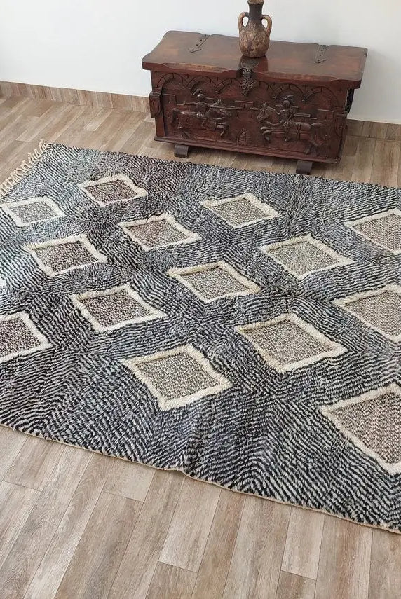 Luxurious Handmade Moroccan Beni Mrirt Rug - Modern Gray Plush Pile Area Carpet For Living Room (6x7.6 Ft) MoroccanBazzArts
