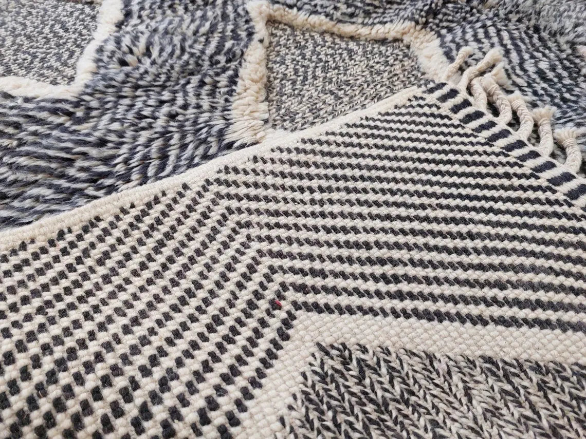 Luxurious Handmade Moroccan Beni Mrirt Rug - Modern Gray Plush Pile Area Carpet For Living Room (6x7.6 Ft) MoroccanBazzArts