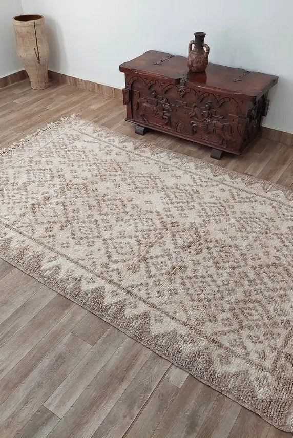 Authentic Taznakht Moroccan Rug: Handmade Gray & Ivory Berber Wool Carpet (4.11 X 8.2 Ft) MoroccanBazzArts