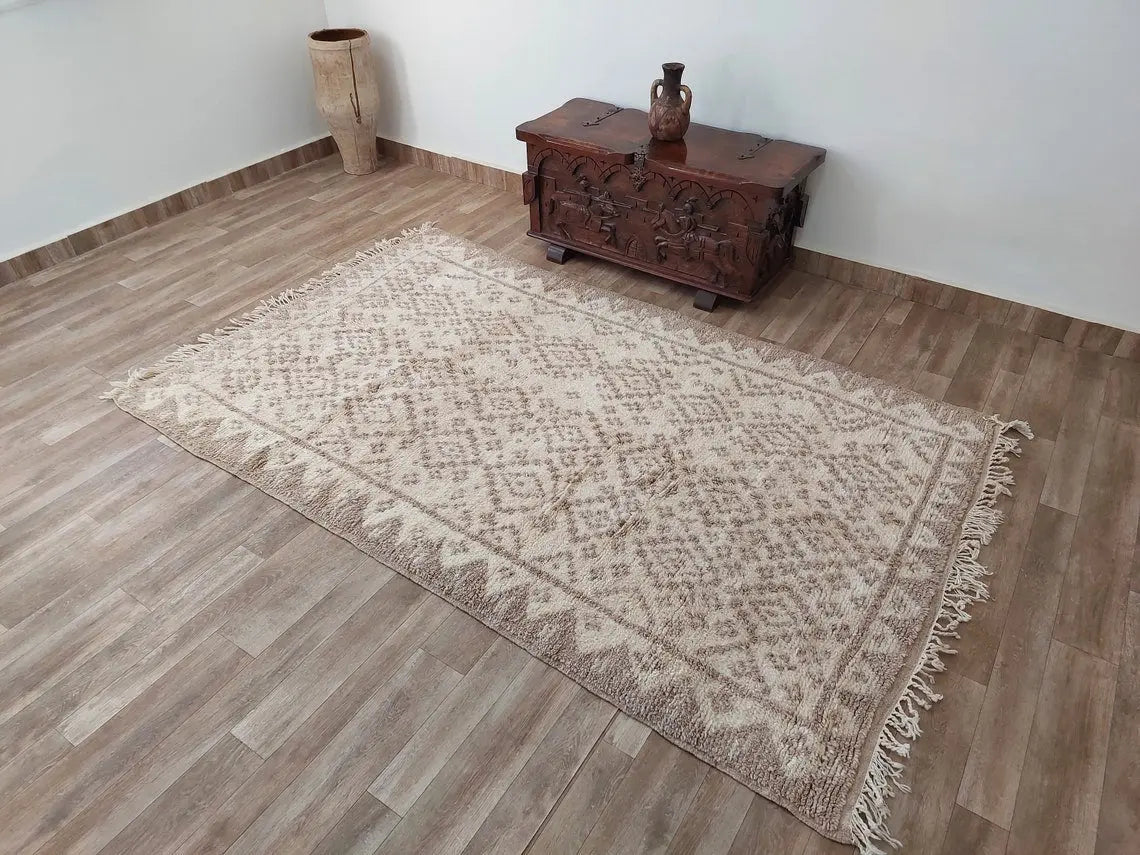 Authentic Taznakht Moroccan Rug: Handmade Gray & Ivory Berber Wool Carpet (4.11 X 8.2 Ft) MoroccanBazzArts