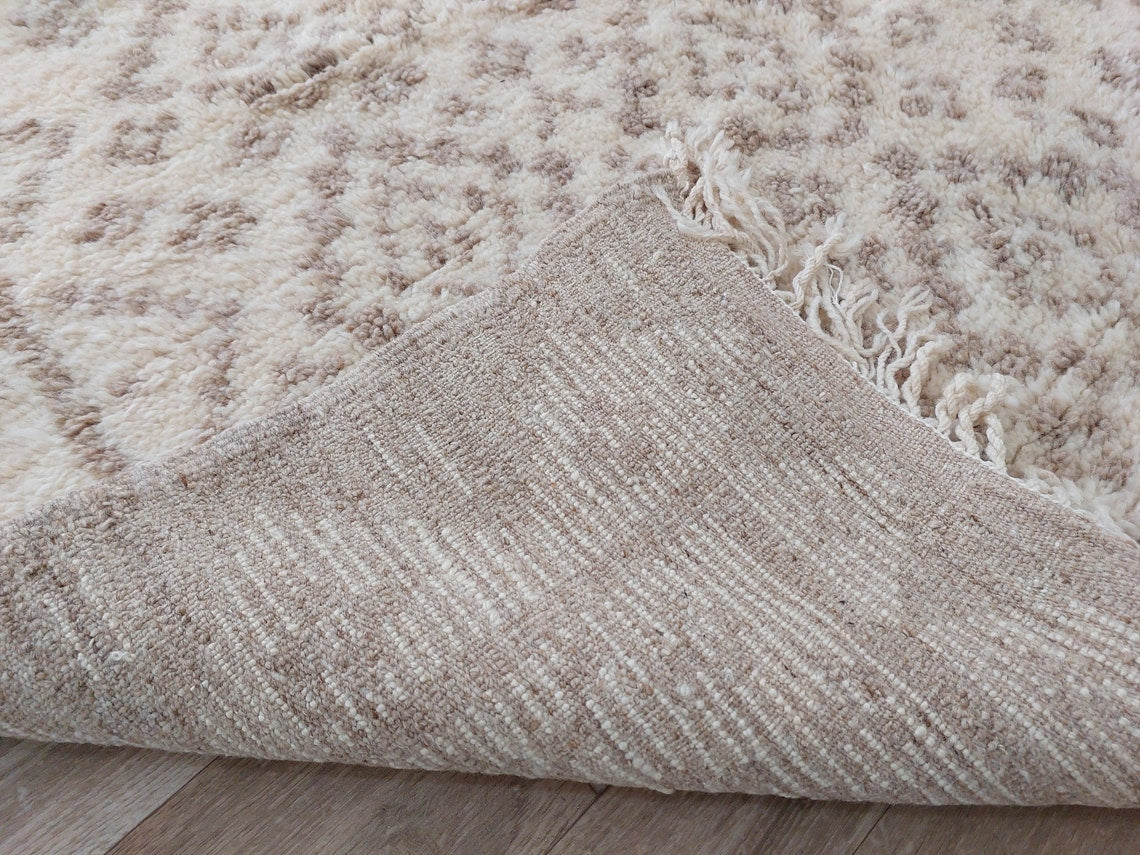 Authentic Taznakht Moroccan Rug: Handmade Gray & Ivory Berber Wool Carpet (4.11 X 8.2 Ft) MoroccanBazzArts