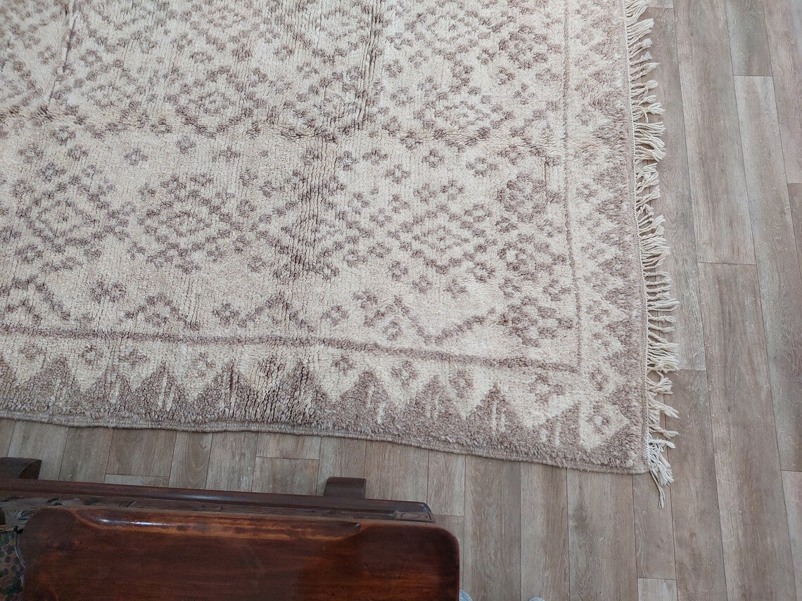 Authentic Taznakht Moroccan Rug: Handmade Gray & Ivory Berber Wool Carpet (4.11 X 8.2 Ft) MoroccanBazzArts