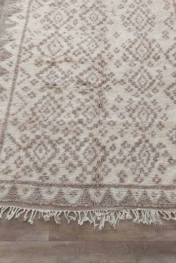 Authentic Taznakht Moroccan Rug: Handmade Gray & Ivory Berber Wool Carpet (4.11 X 8.2 Ft) MoroccanBazzArts
