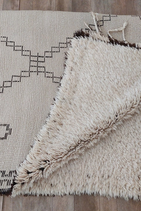 Beni Ourain Rug Genuine Lamb Wool: Vintage Moroccan Berber Carpet, Natural Fiber, Invisible Patterns MoroccanBazzArts