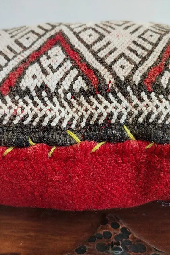 Vintage Moroccan Pillow - Handmade Berber Cushion - Kilim Pillow - Decorative Pillow Case. MoroccanBazzArts