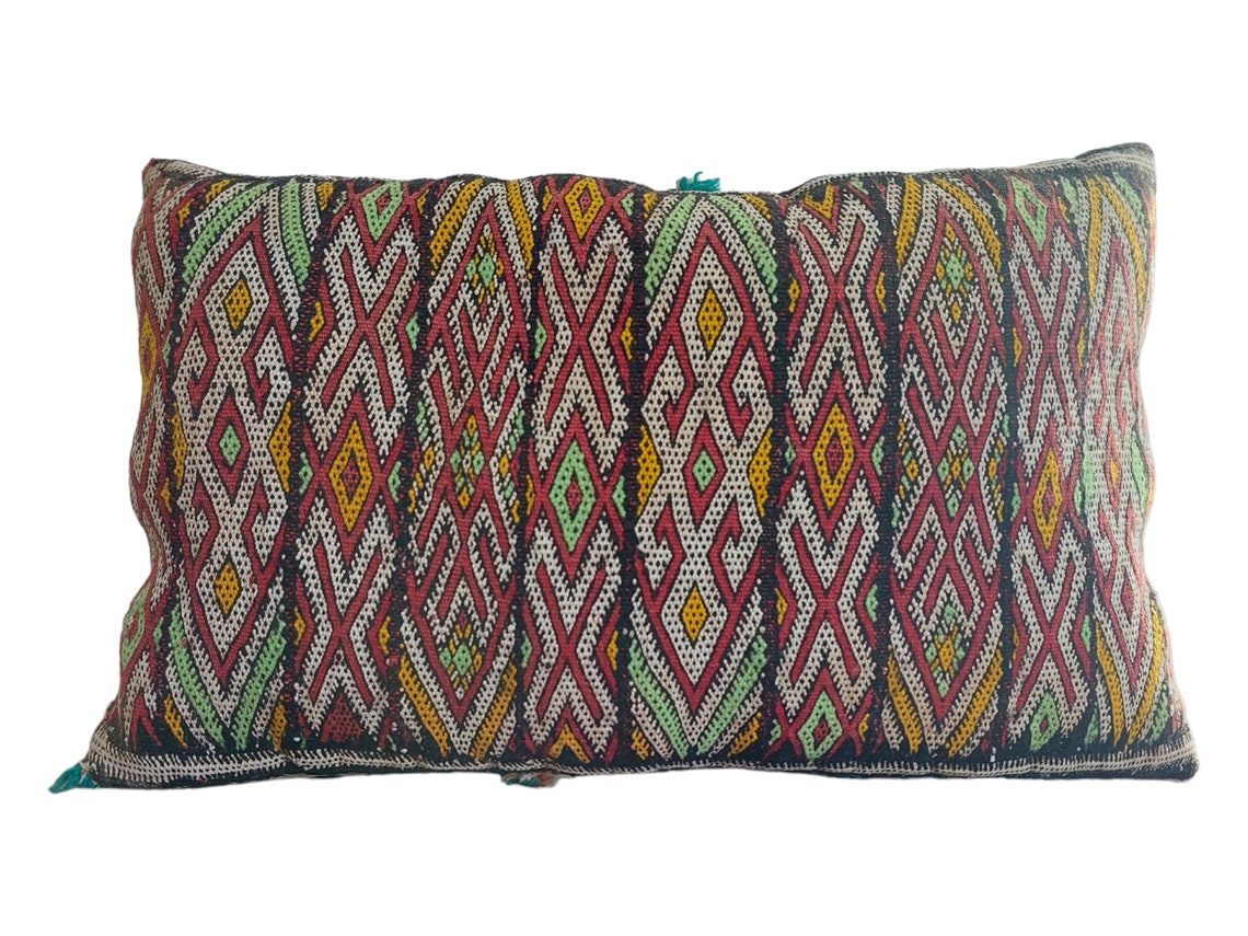 Vintage Moroccan Pillow - Berber Pillow Case - Handmade Tribal Pillow - Kilim Pillow Cover - Boho Pillow. MoroccanBazzArts