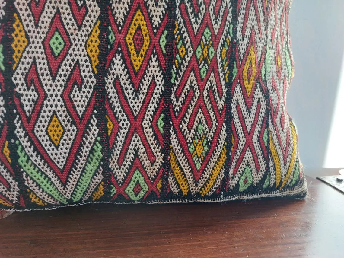 Vintage Moroccan Pillow - Berber Pillow Case - Handmade Tribal Pillow - Kilim Pillow Cover - Boho Pillow. MoroccanBazzArts