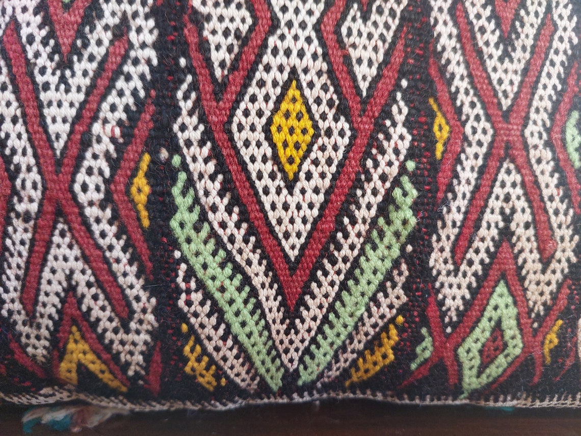 Vintage Moroccan Pillow - Berber Pillow Case - Handmade Tribal Pillow - Kilim Pillow Cover - Boho Pillow. MoroccanBazzArts