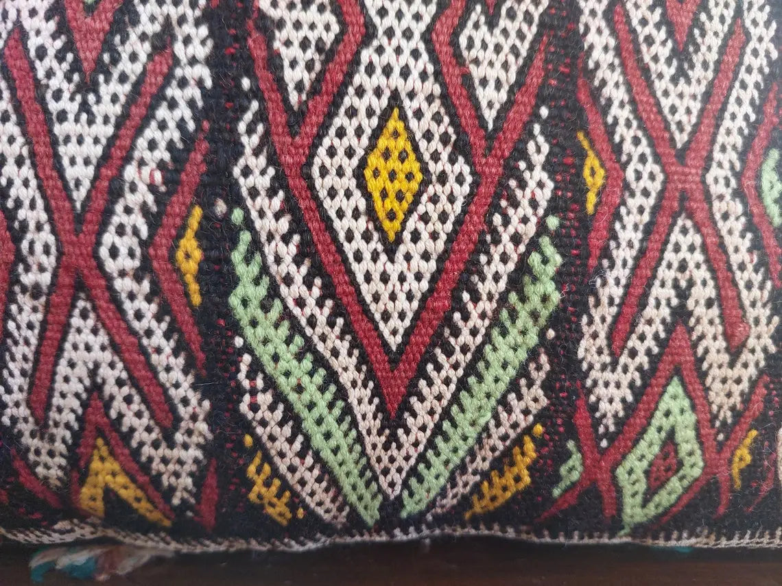 Vintage Moroccan Pillow - Berber Pillow Case - Handmade Tribal Pillow - Kilim Pillow Cover - Boho Pillow. MoroccanBazzArts