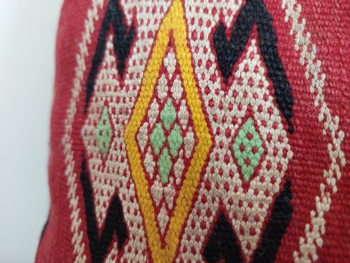 Vintage Moroccan Pillow - Berber Pillow Case - Handmade Tribal Pillow - Kilim Pillow Cover - Boho Pillow. MoroccanBazzArts