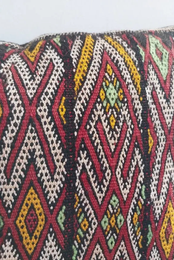 Vintage Moroccan Pillow - Berber Pillow Case - Handmade Tribal Pillow - Kilim Pillow Cover - Boho Pillow. MoroccanBazzArts