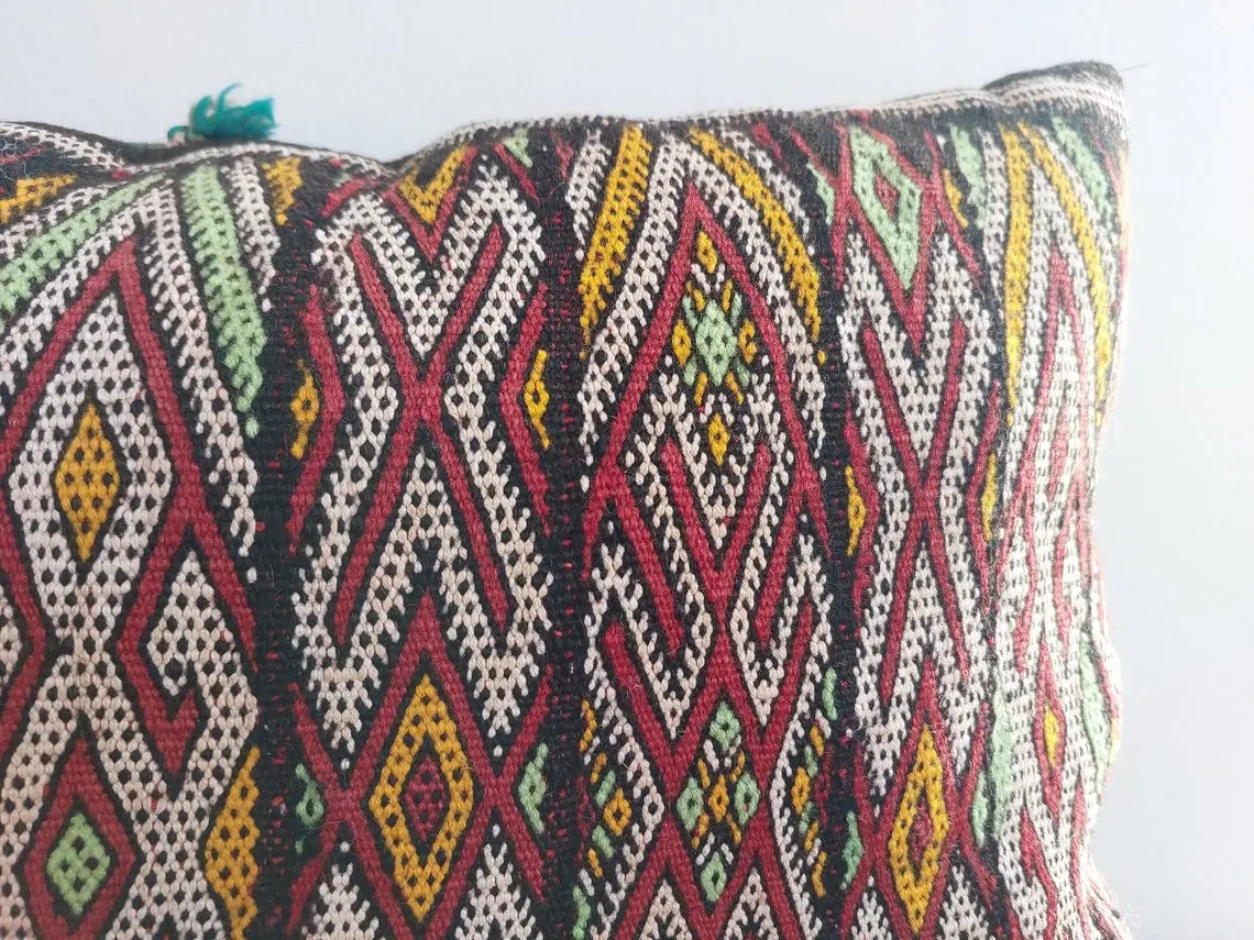 Vintage Moroccan Pillow - Berber Pillow Case - Handmade Tribal Pillow - Kilim Pillow Cover - Boho Pillow. MoroccanBazzArts