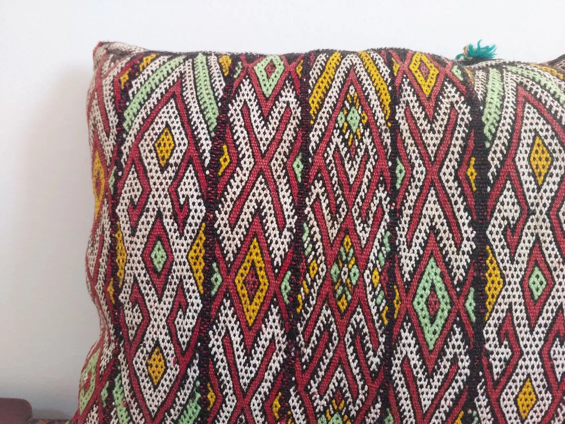 Vintage Moroccan Pillow - Berber Pillow Case - Handmade Tribal Pillow - Kilim Pillow Cover - Boho Pillow. MoroccanBazzArts