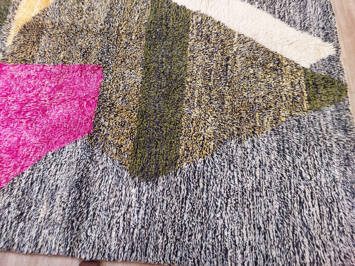 Handwoven Berber Shag Rug With Modern Charm - Artisan Moroccan Design MoroccanBazzArts