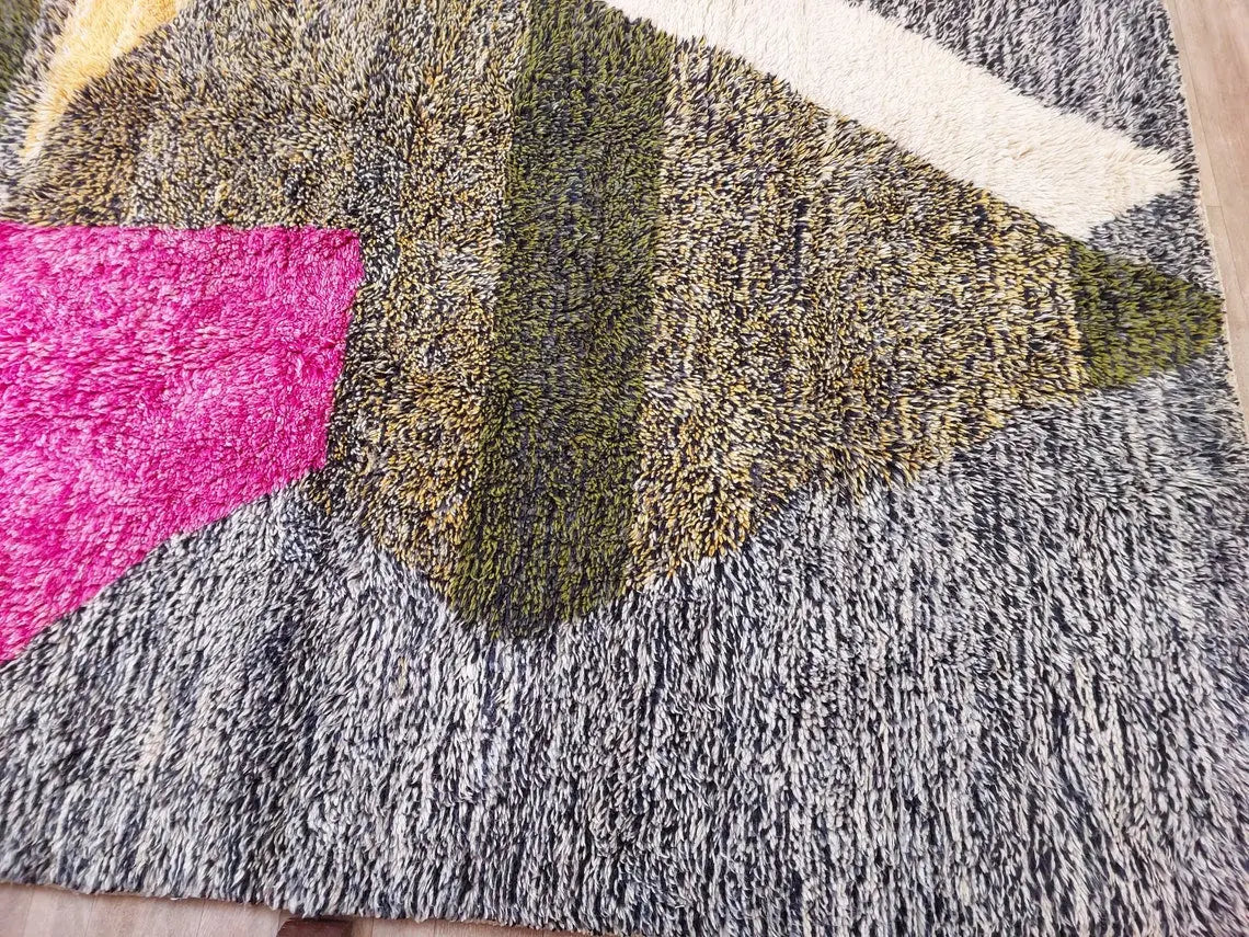 Handwoven Berber Shag Rug With Modern Charm - Artisan Moroccan Design MoroccanBazzArts