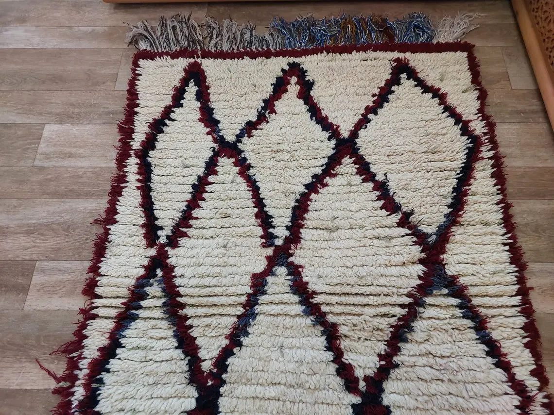 Small Moroccan Rug - Vintage Azilal Runner Rug - Handknotted Bedside Rug - Used Berber Rug . MoroccanBazzArts