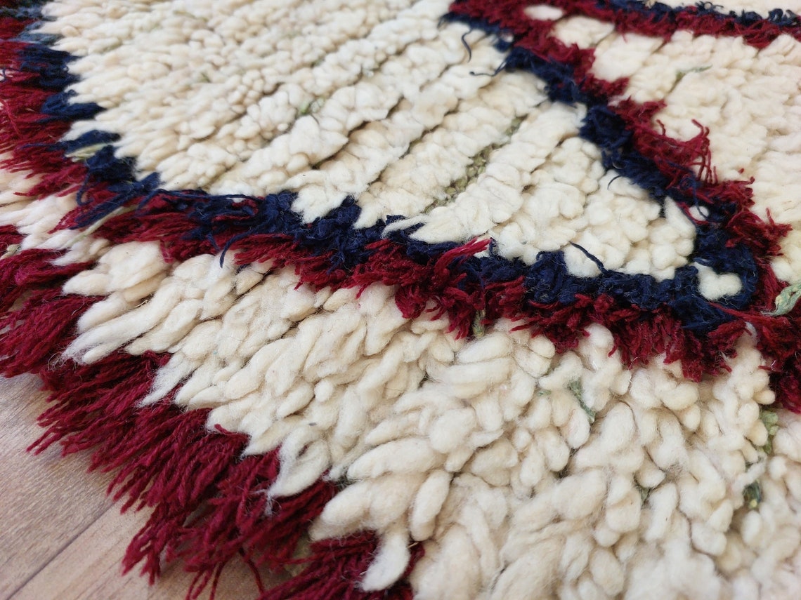 Small Moroccan Rug - Vintage Azilal Runner Rug - Handknotted Bedside Rug - Used Berber Rug . MoroccanBazzArts