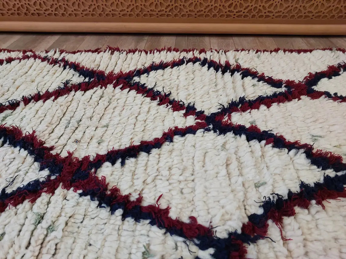 Small Moroccan Rug - Vintage Azilal Runner Rug - Handknotted Bedside Rug - Used Berber Rug . MoroccanBazzArts