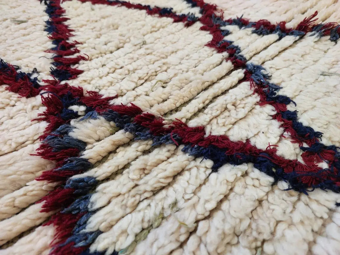 Small Moroccan Rug - Vintage Azilal Runner Rug - Handknotted Bedside Rug - Used Berber Rug . MoroccanBazzArts